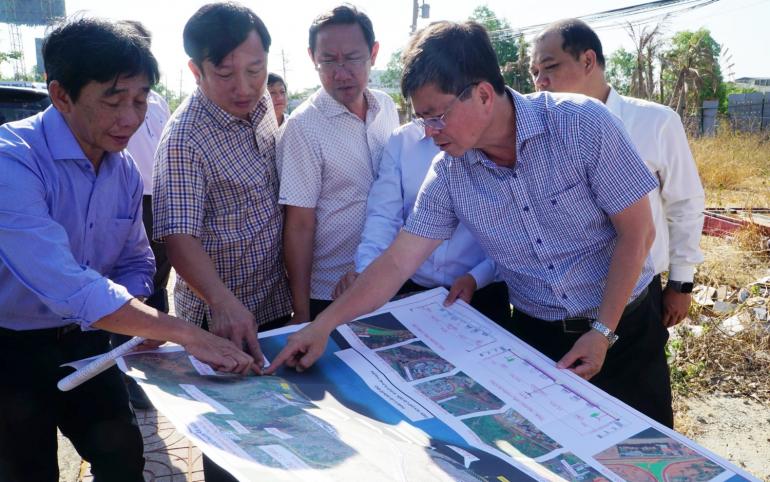 Phó Chủ tịch UBND tỉnh Lâm Đồng Nguyễn Hồng Hải kiểm tra tiến độ dự án đường ven biển